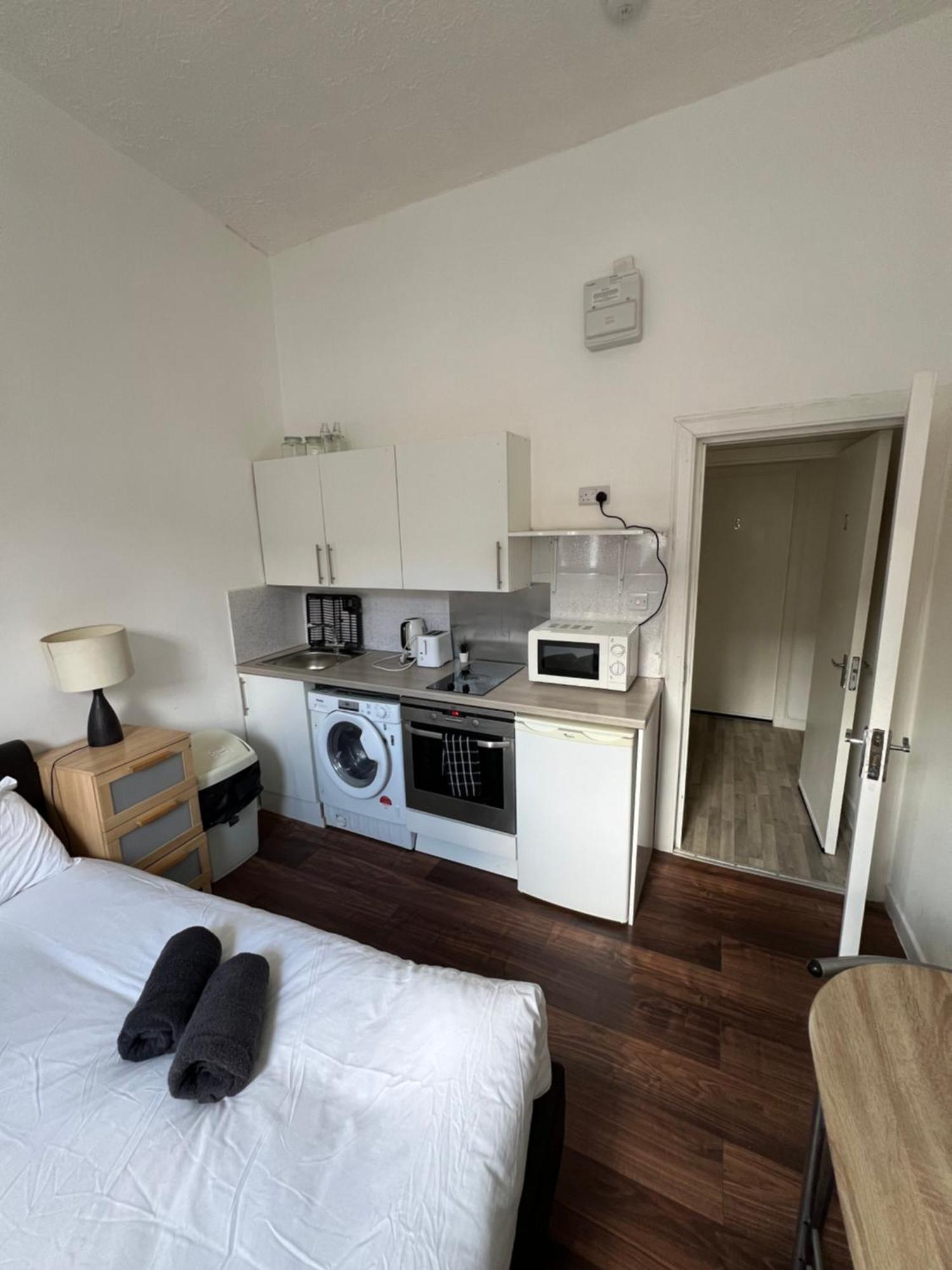 Great Western Road Studio With En Suite Glasgow Eksteriør bilde